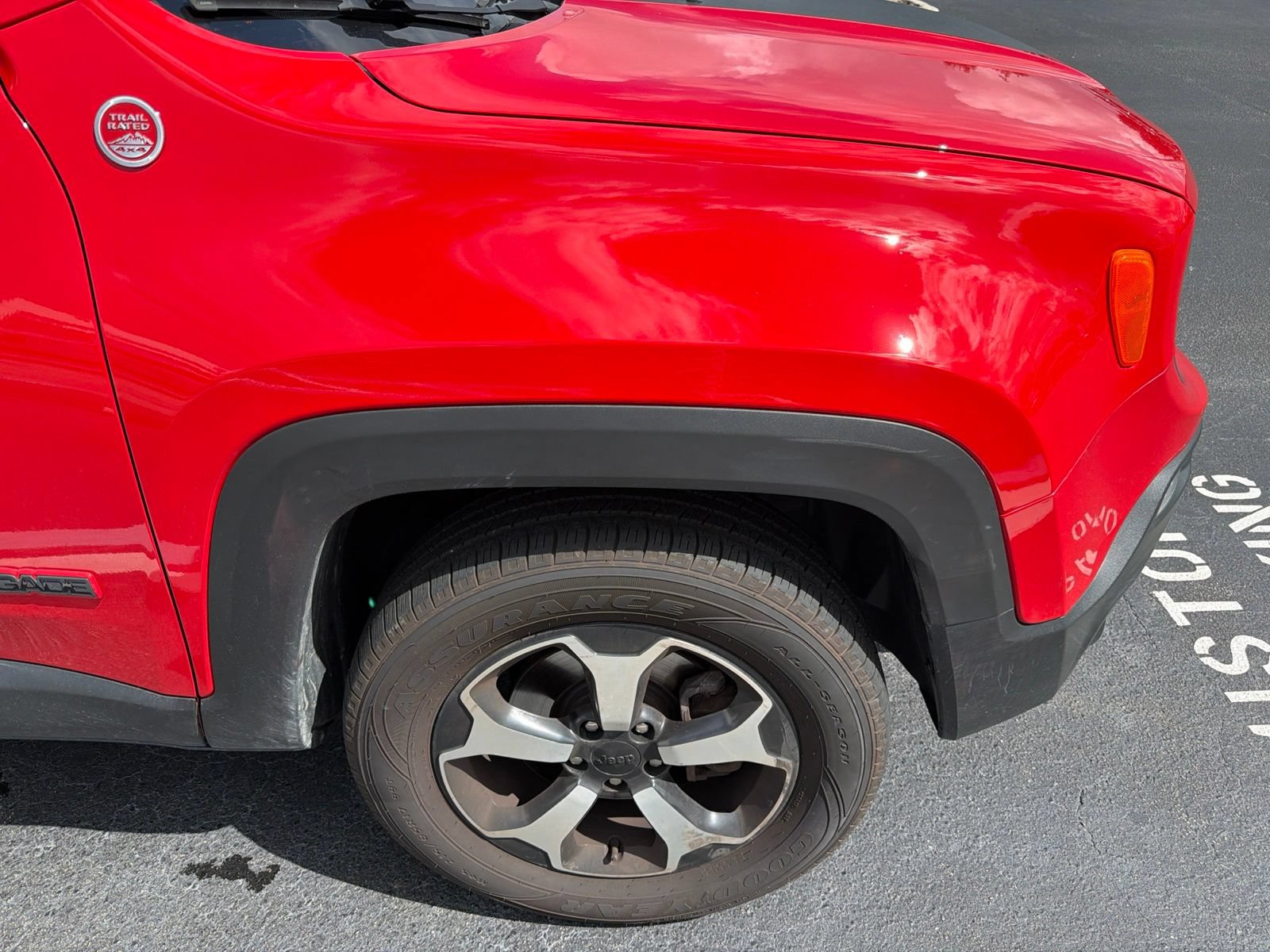 Used 2019 Jeep Renegade Trailhawk w/ UConnect 8.4 Nav Group AWD/4WD image 5