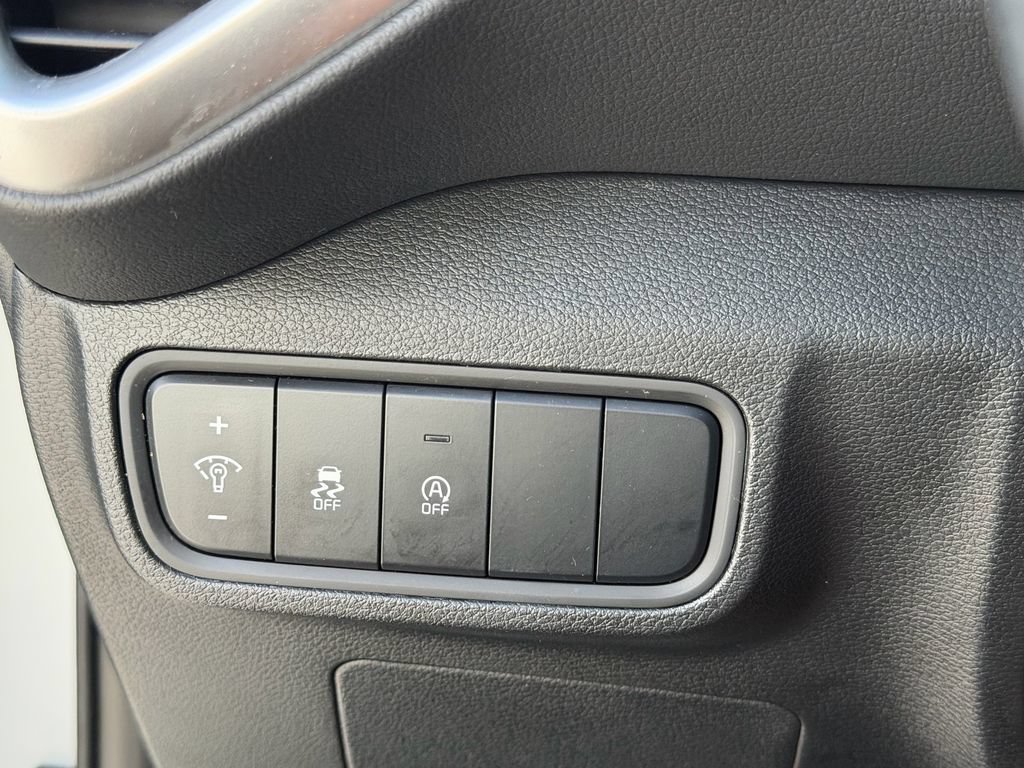 Used 2025 Kia Soul LX w/ LX Technology Package FWD image 28