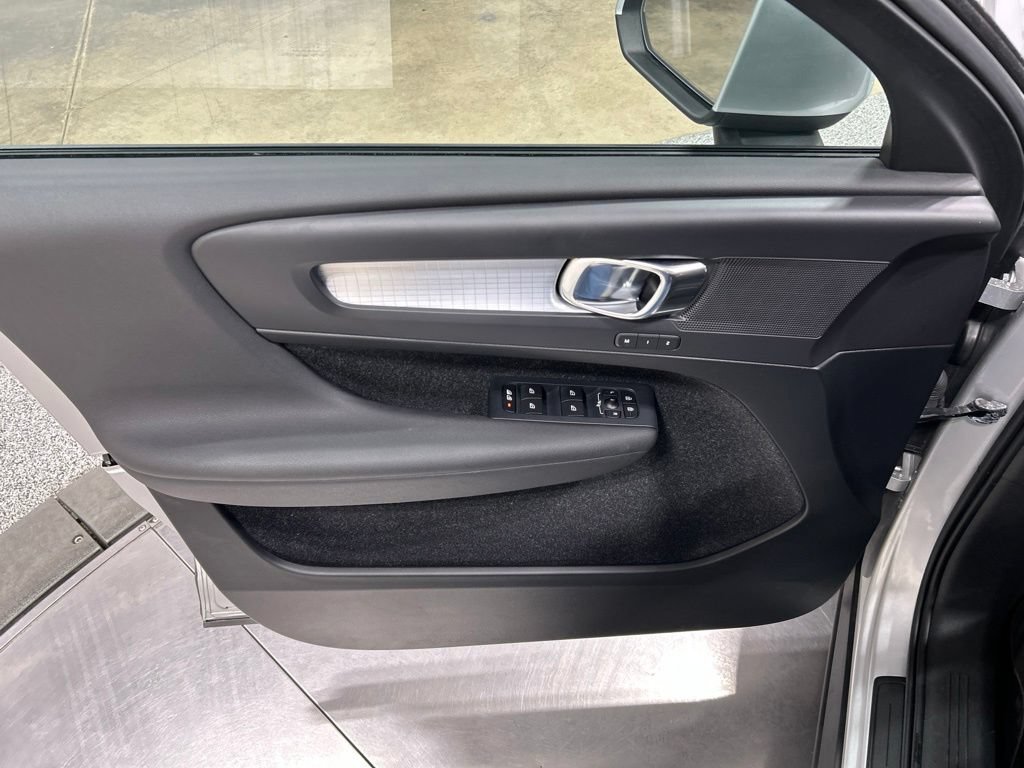 Used 2019 Volvo XC40 T5 Momentum AWD/4WD image 15