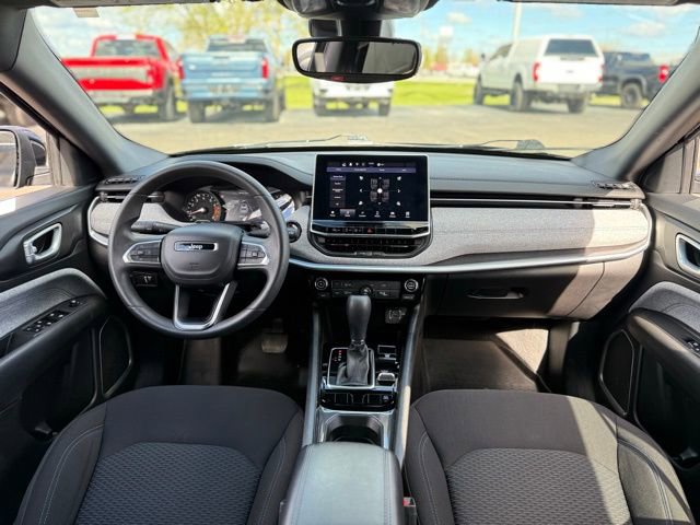Used 2024 Jeep Compass Sport AWD/4WD image 2