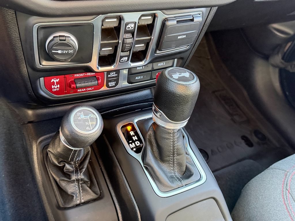 Used 2024 Jeep Wrangler Unlimited Rubicon w/ Technology Group AWD/4WD image 23