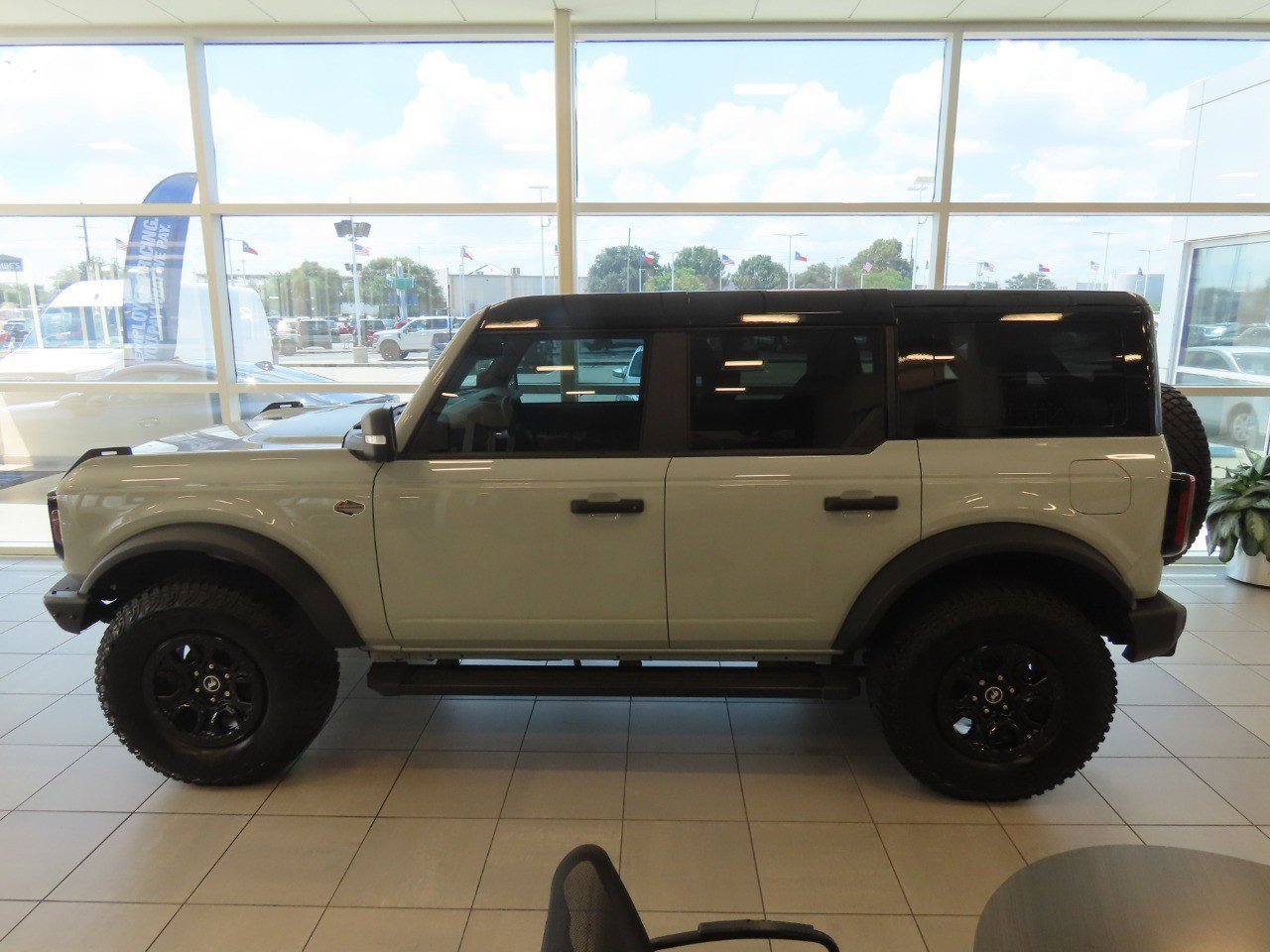 Certified 2024 Ford Bronco Wildtrak AWD/4WD image 7