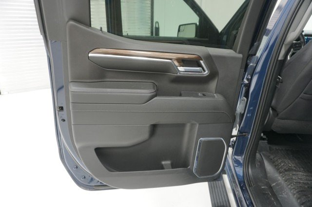 Used 2023 Chevrolet Silverado 1500 LT AWD/4WD image 18