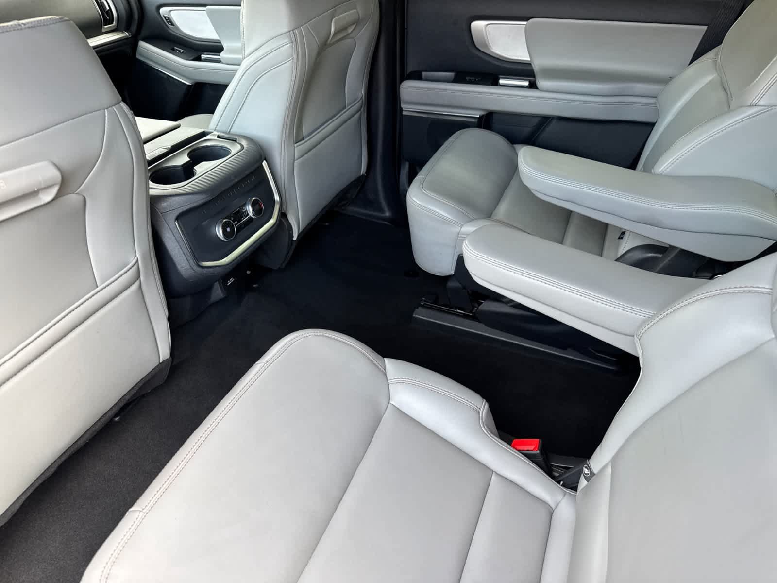 Certified 2025 Ford Expedition Active AWD/4WD image 4