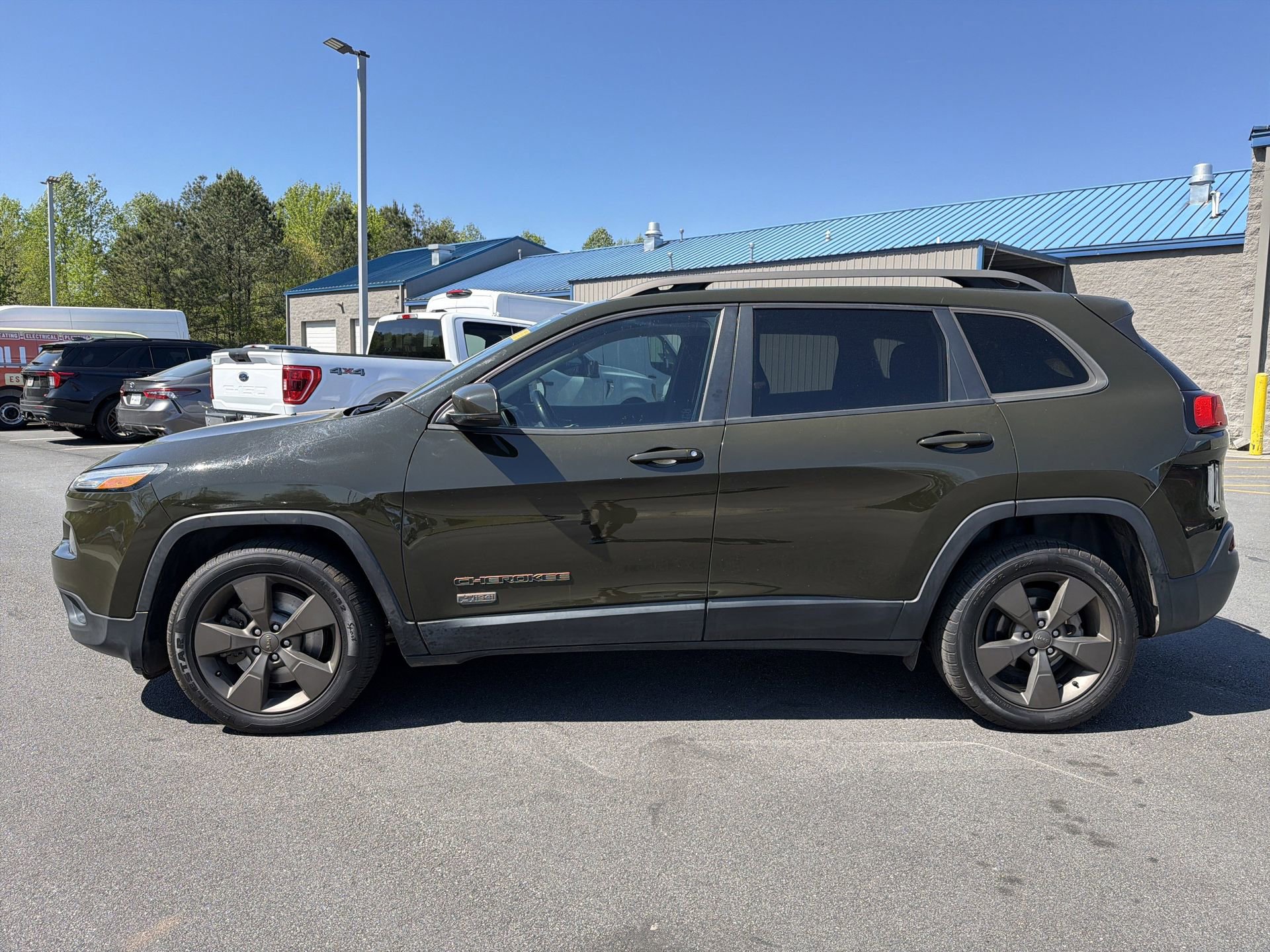 Used 2017 Jeep Cherokee Latitude w/ Safety/Convenience Group image 11