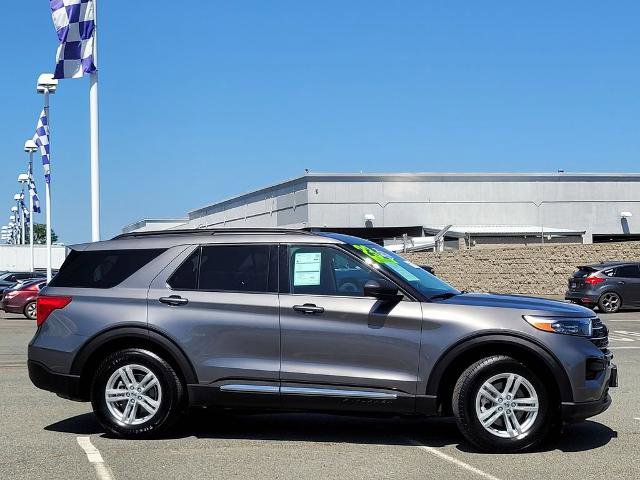 Certified 2023 Ford Explorer XLT RWD image 3
