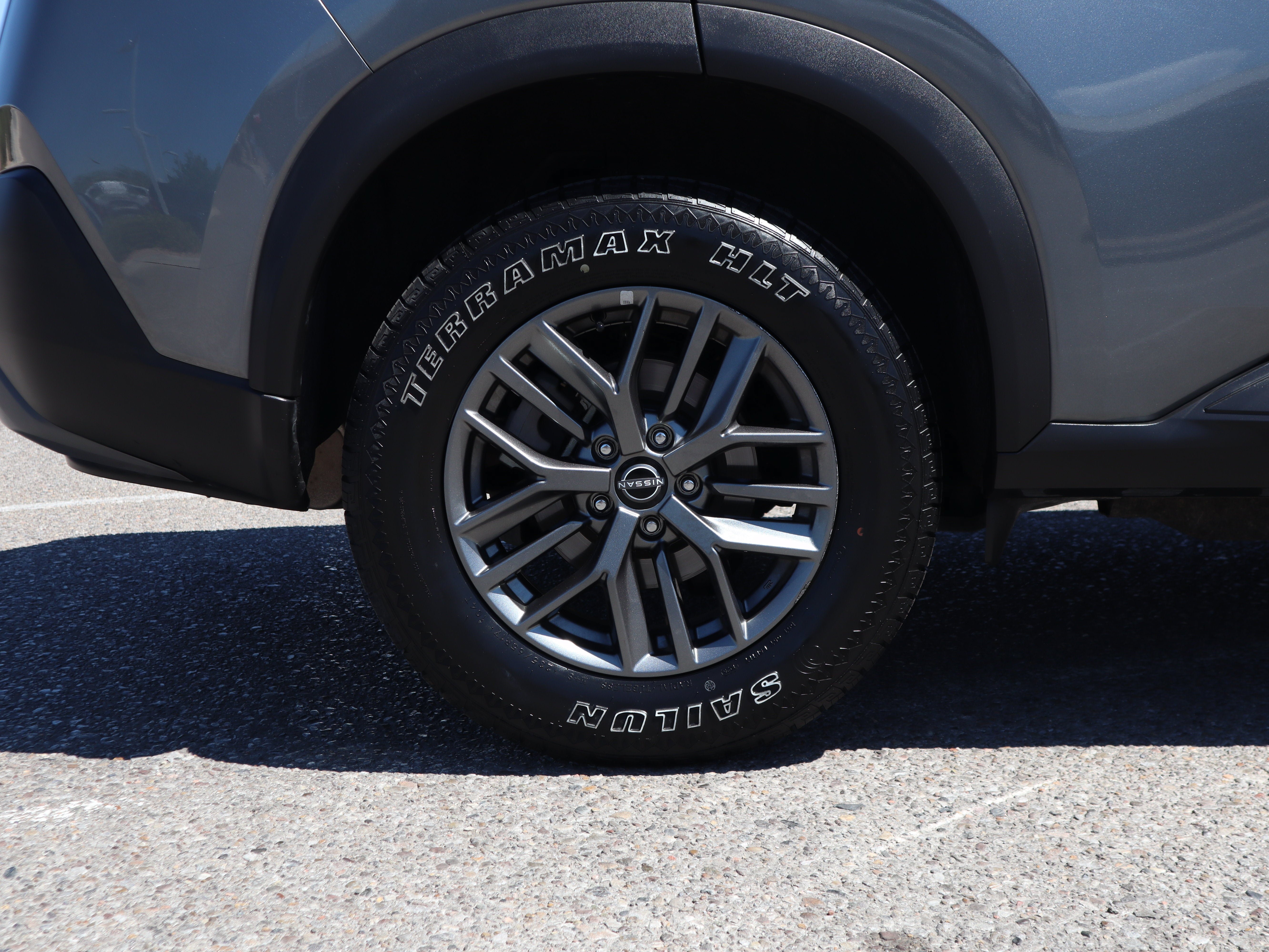 Used 2023 Nissan Rogue S AWD/4WD image 12
