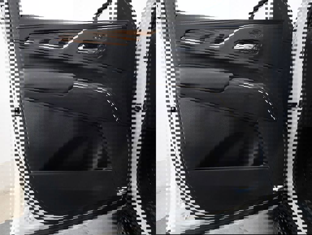 Used 2023 Cadillac Escalade Premium Luxury image 11