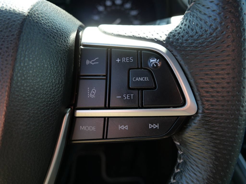 Used 2023 Toyota Sienna XSE AWD/4WD image 25