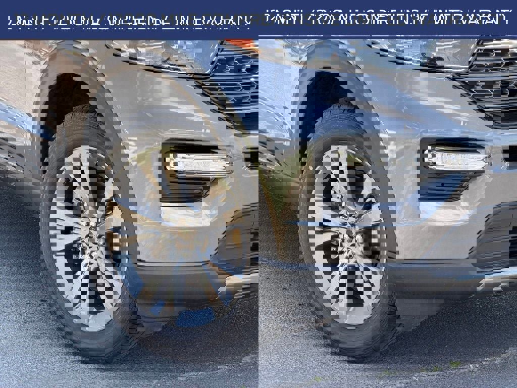 Certified 2022 Ford Explorer XLT w/ Equipment Group 202A image 9