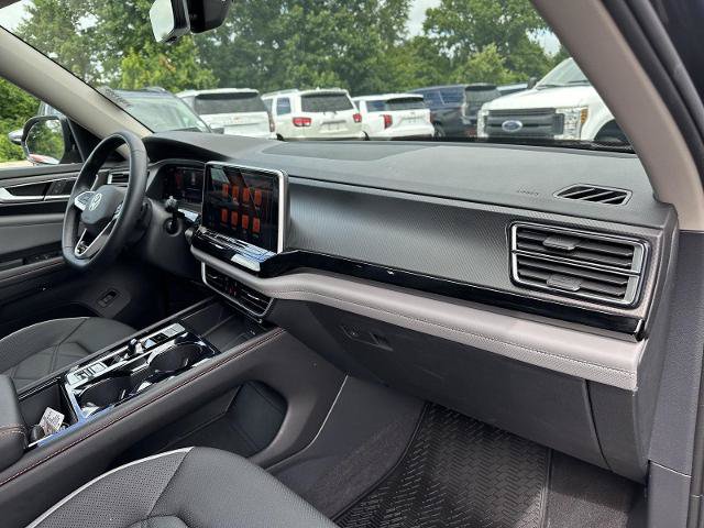 Used 2024 Volkswagen Atlas Peak Edition SE AWD/4WD image 22