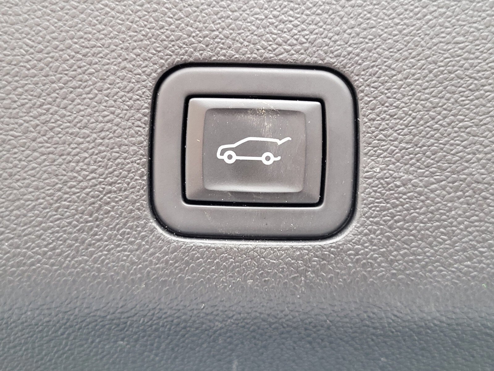 Used 2024 Chevrolet Suburban LT image 32