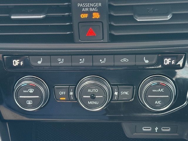 Used 2023 Volkswagen Jetta SE w/ Panoramic Sunroof Package image 13