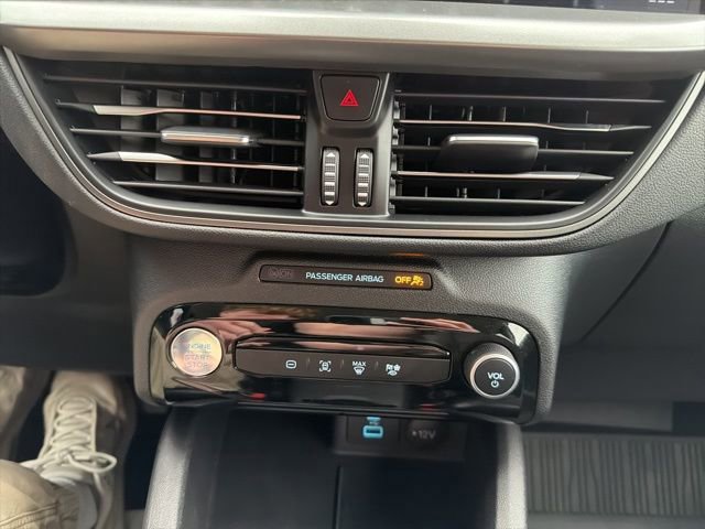 Certified 2023 Ford Escape SE w/ Class II Trailer Tow Package image 32