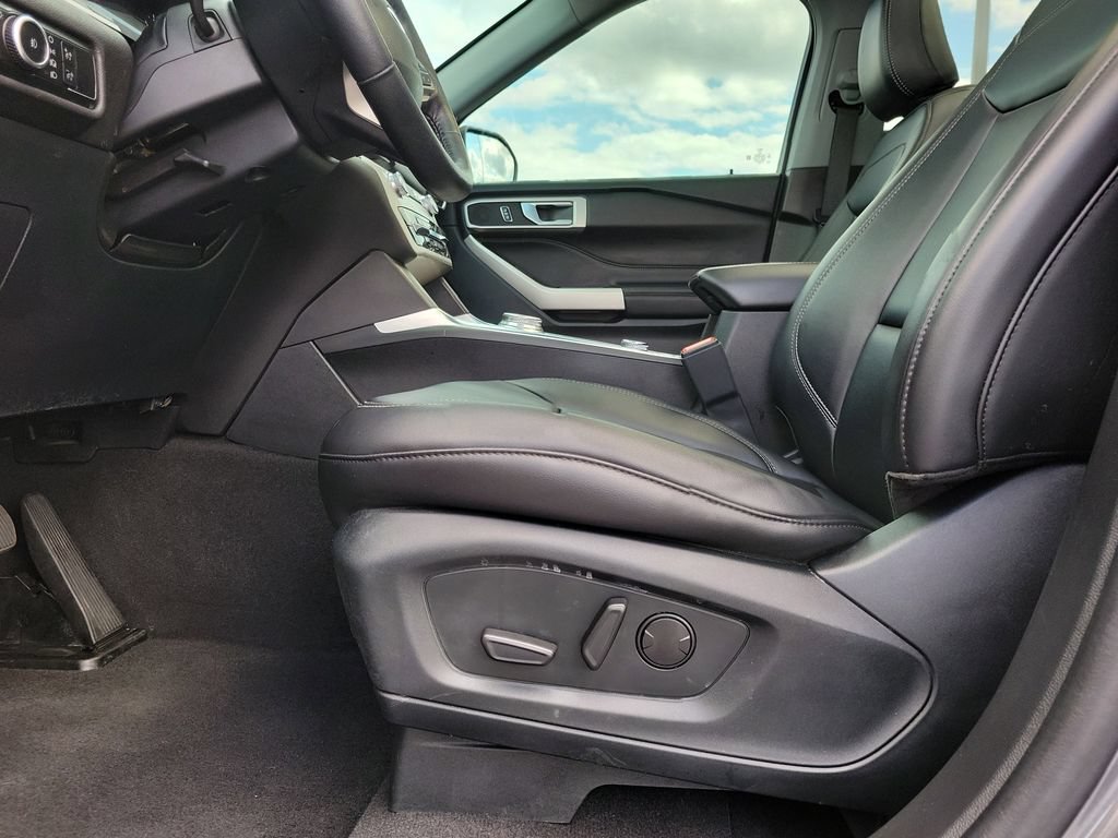 Certified 2023 Ford Explorer XLT w/ Equipment Group 202A AWD/4WD image 19