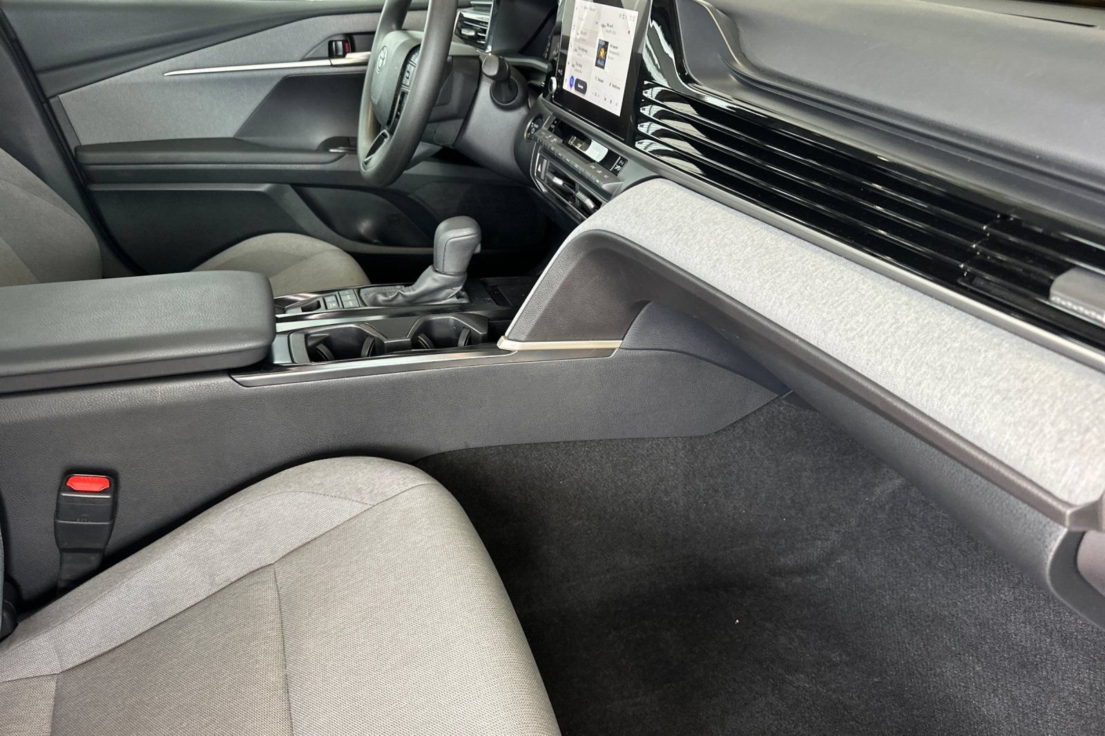 Used 2025 Toyota Camry LE FWD image 18
