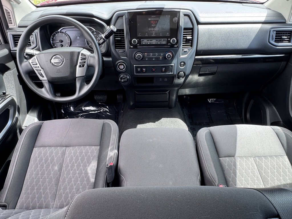 Used 2022 Nissan Titan SV image 27