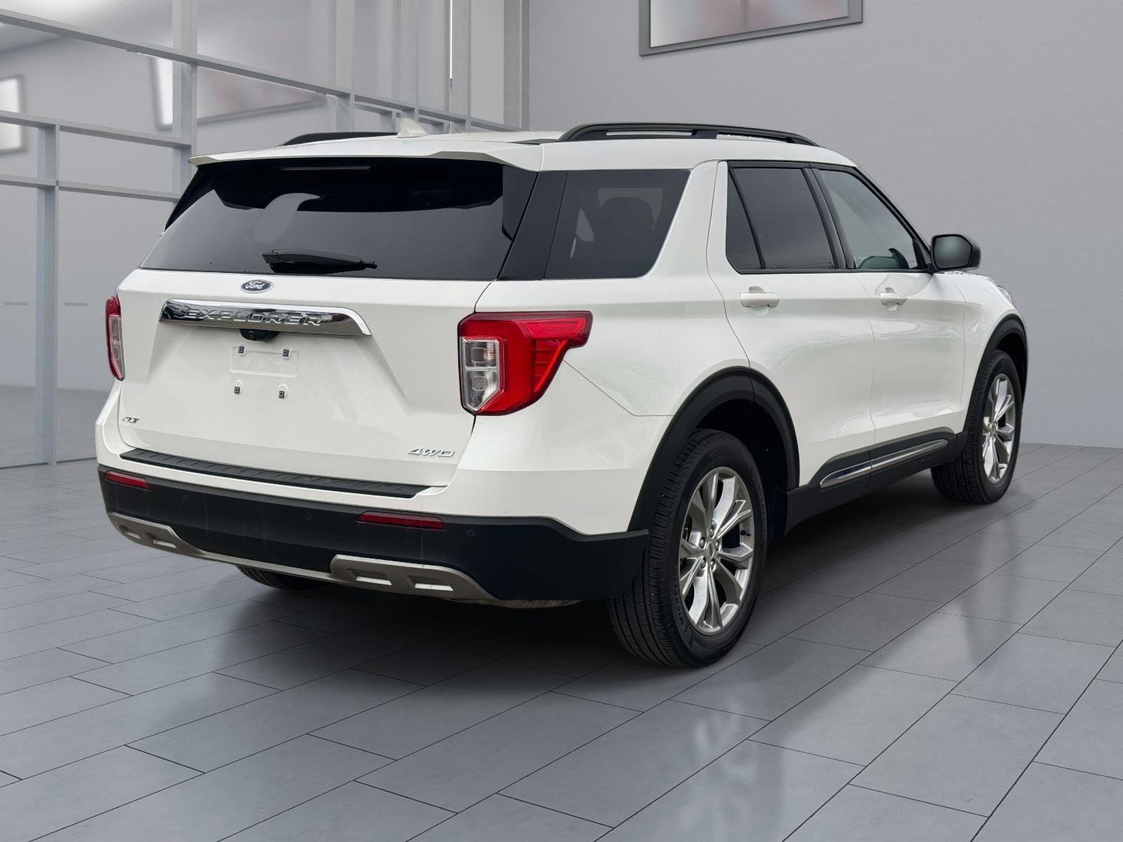 Certified 2022 Ford Explorer XLT w/ Equipment Group 202A image 3