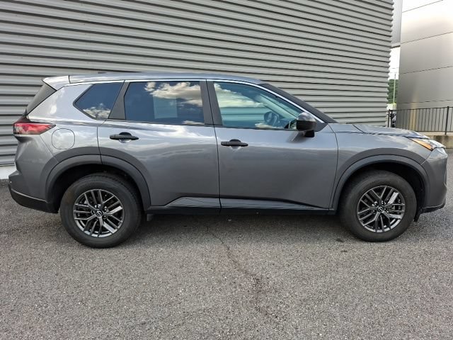 Used 2024 Nissan Rogue S FWD image 2