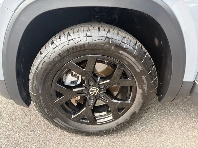Used 2024 Volkswagen Atlas Peak Edition SE AWD/4WD image 43