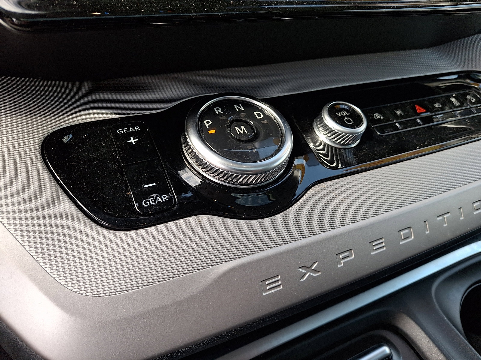 Certified 2025 Ford Expedition Active AWD/4WD image 17