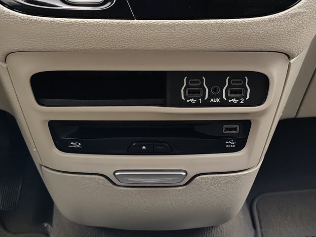 Used 2021 Chrysler Pacifica Touring-L w/ Uconnect Theater Family Group FWD image 38