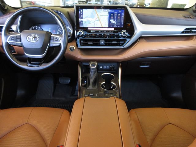 Used 2022 Toyota Highlander Platinum FWD image 21