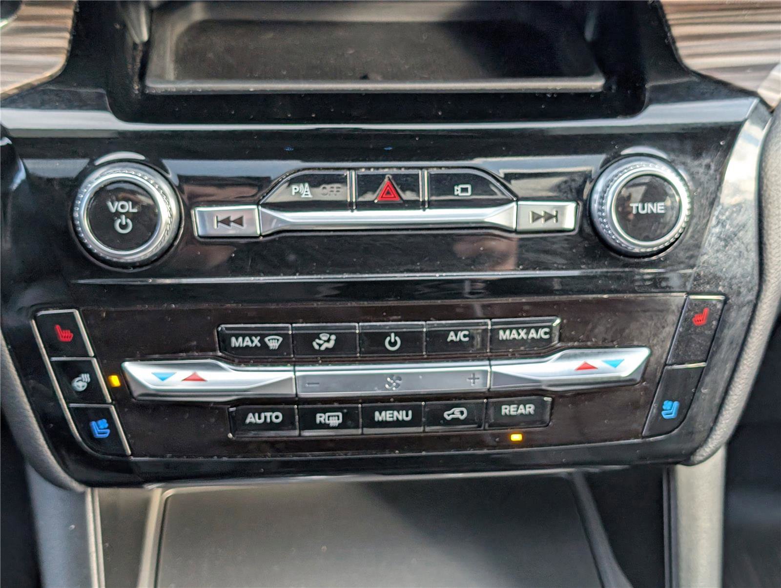 Certified 2022 Ford Explorer Limited w/ Hybrid Equipment Group 310A image 32