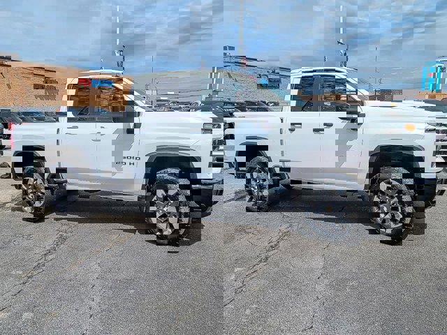 Used 2024 Chevrolet Silverado 2500 Custom w/ Snow Plow Prep/Camper Package image 7