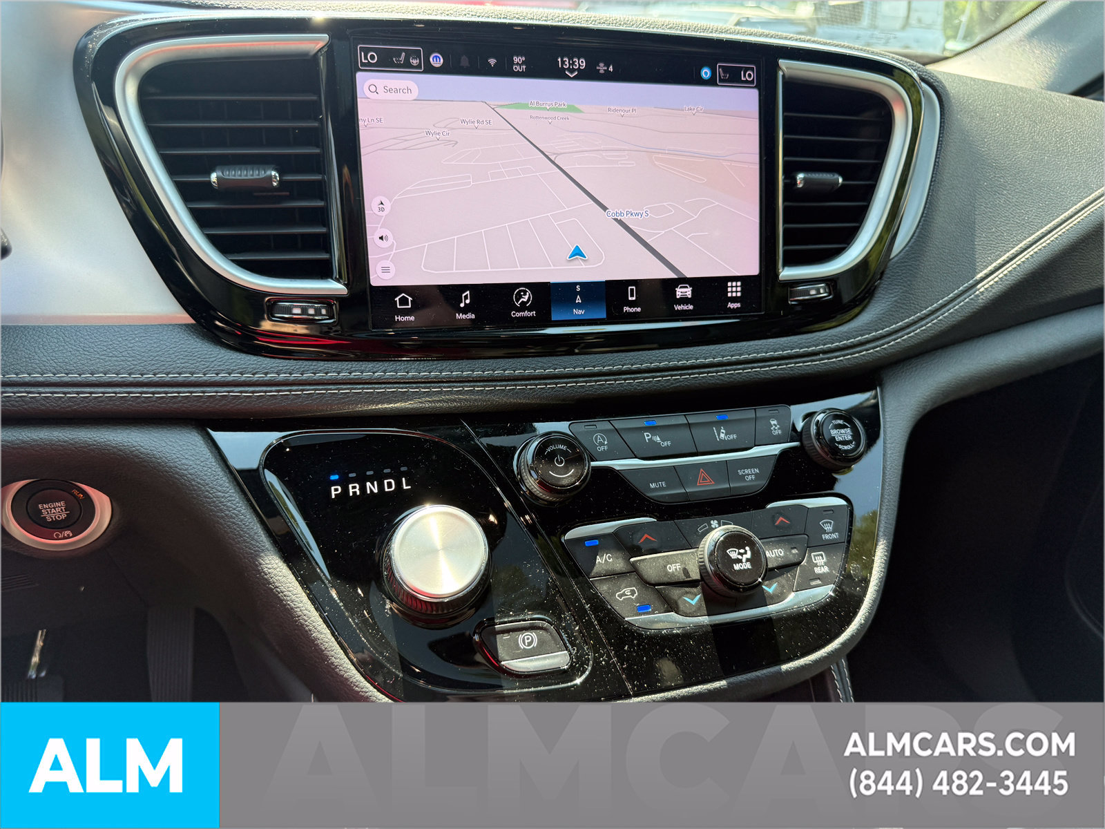 Used 2025 Chrysler Pacifica Limited FWD image 17