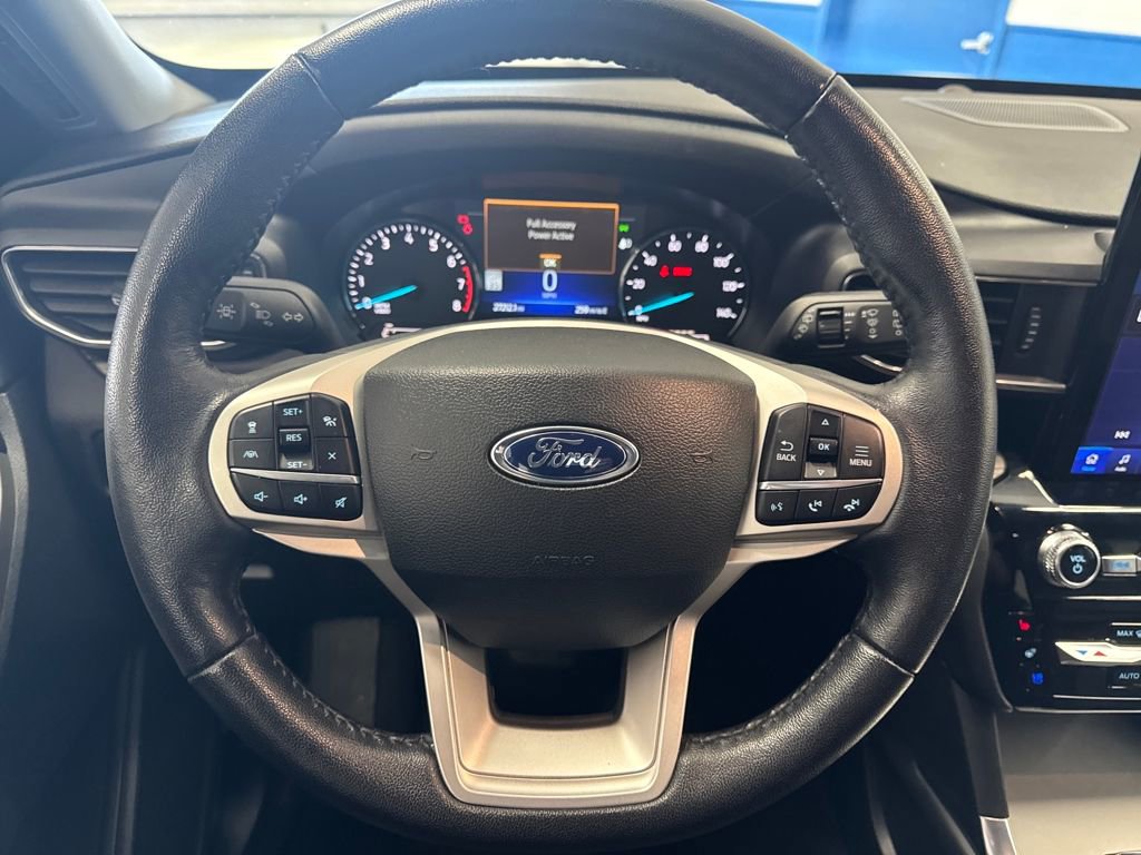 Certified 2022 Ford Explorer Limited w/ Limited Technology Package image 17