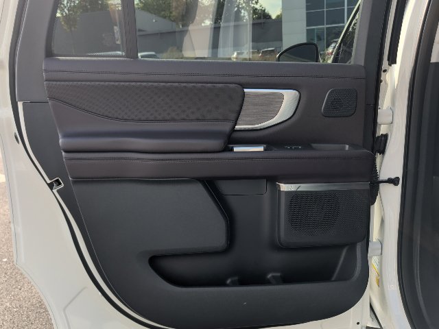 Certified 2025 Ford Expedition Max Platinum w/ Platinum Ultimate Package AWD/4WD image 27