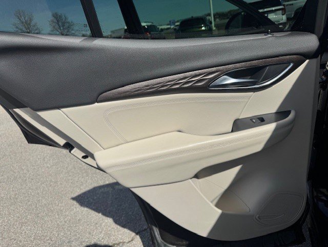 Used 2023 Buick Envision Avenir image 25