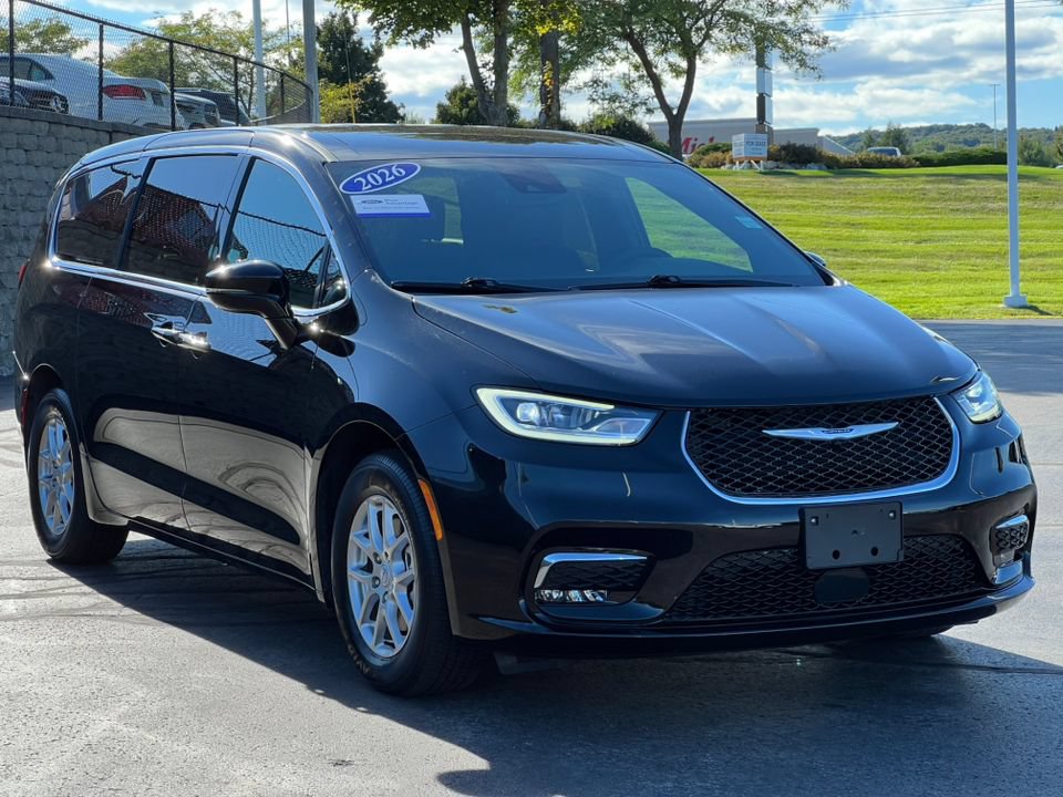 Used 2026 Chrysler Pacifica Select FWD image 37