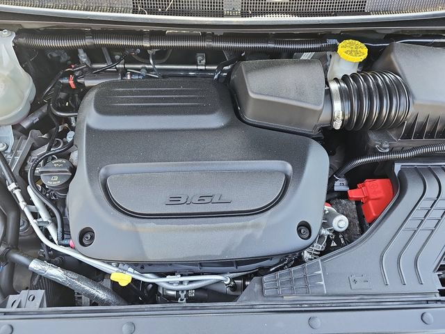 Used 2024 Chrysler Voyager LX FWD image 35