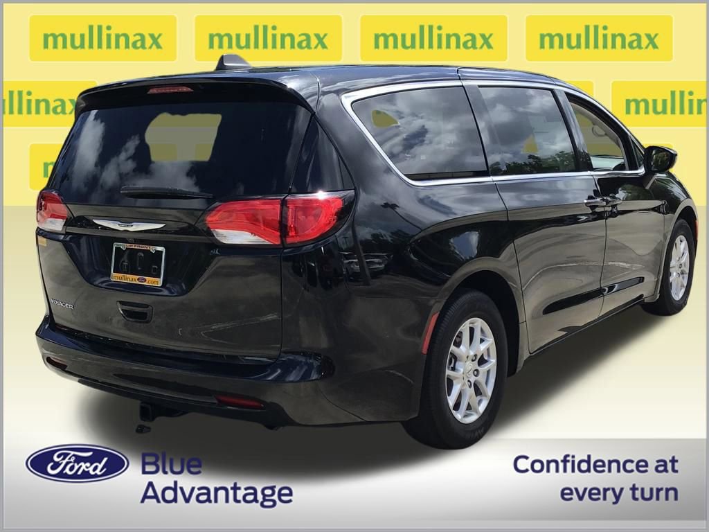 Used 2024 Chrysler Voyager LX image 3