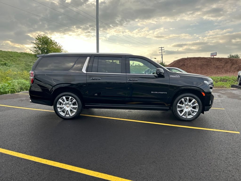 Used 2023 Chevrolet Suburban High Country AWD/4WD image 6