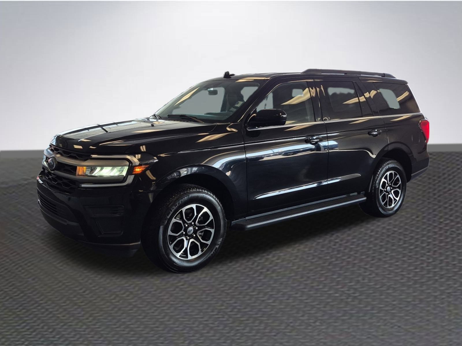 Certified 2024 Ford Expedition XLT image 2