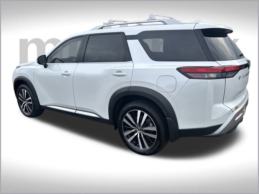 Used 2025 Nissan Pathfinder Platinum w/ Cargo Package image 11