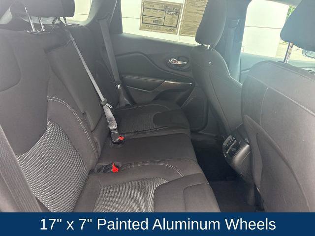 Used 2021 Jeep Cherokee Latitude FWD image 20