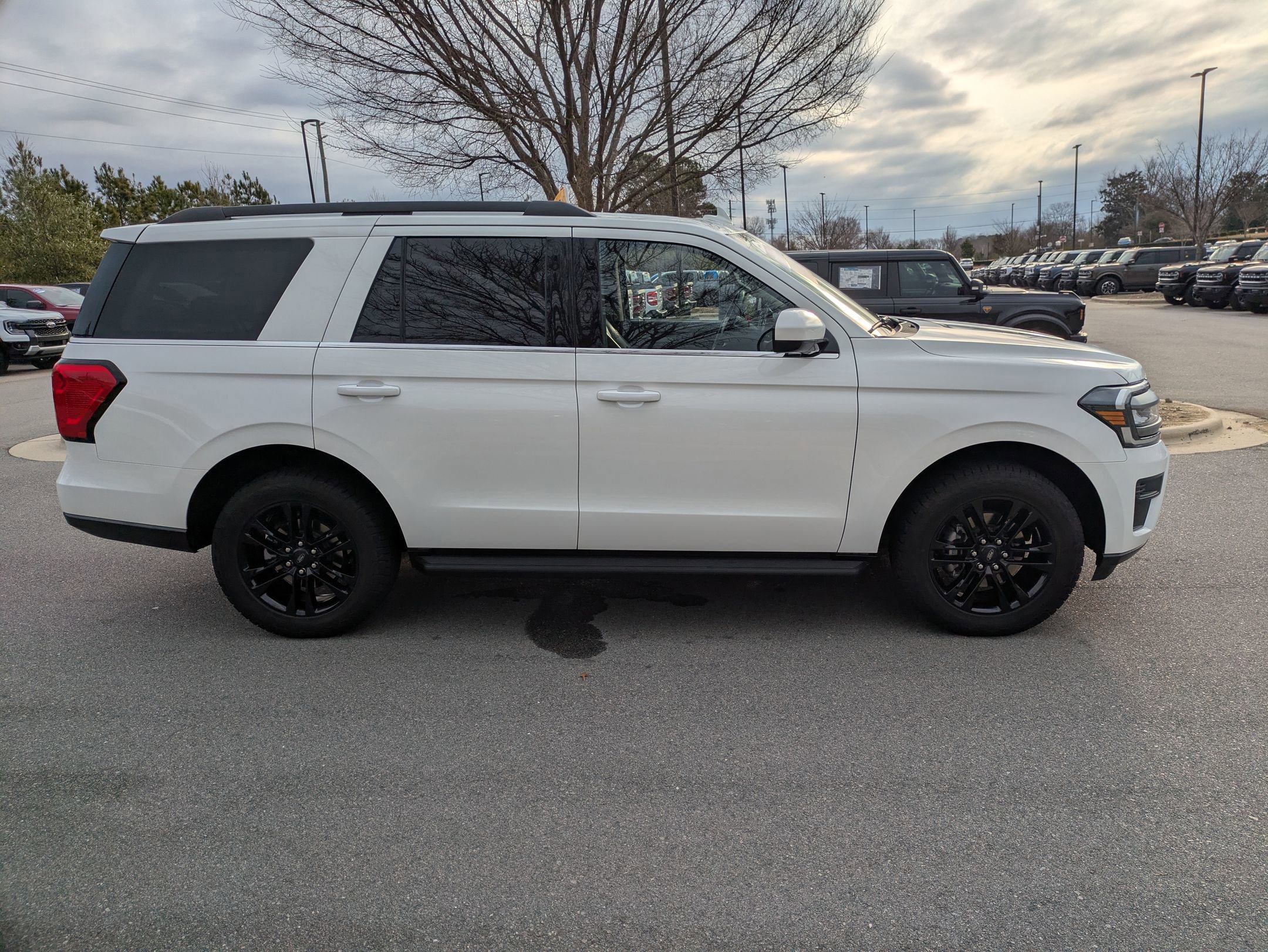 Certified 2024 Ford Expedition XLT image 7