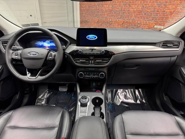 Certified 2022 Ford Escape Titanium w/ Class II Trailer Tow Package image 13