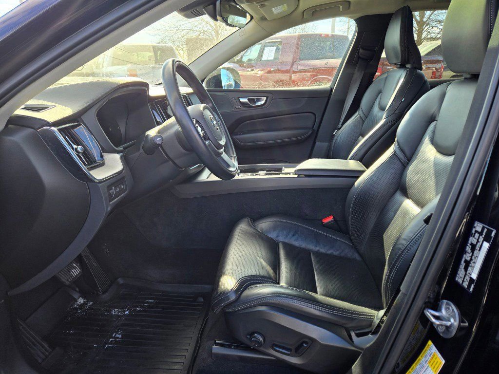 Used 2022 Volvo XC60 T8 Inscription w/ Advanced Package image 21