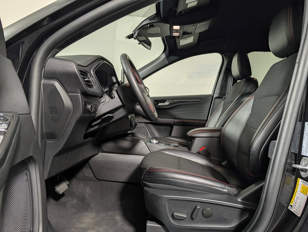 Certified 2025 Ford Escape ST-Line FWD image 10