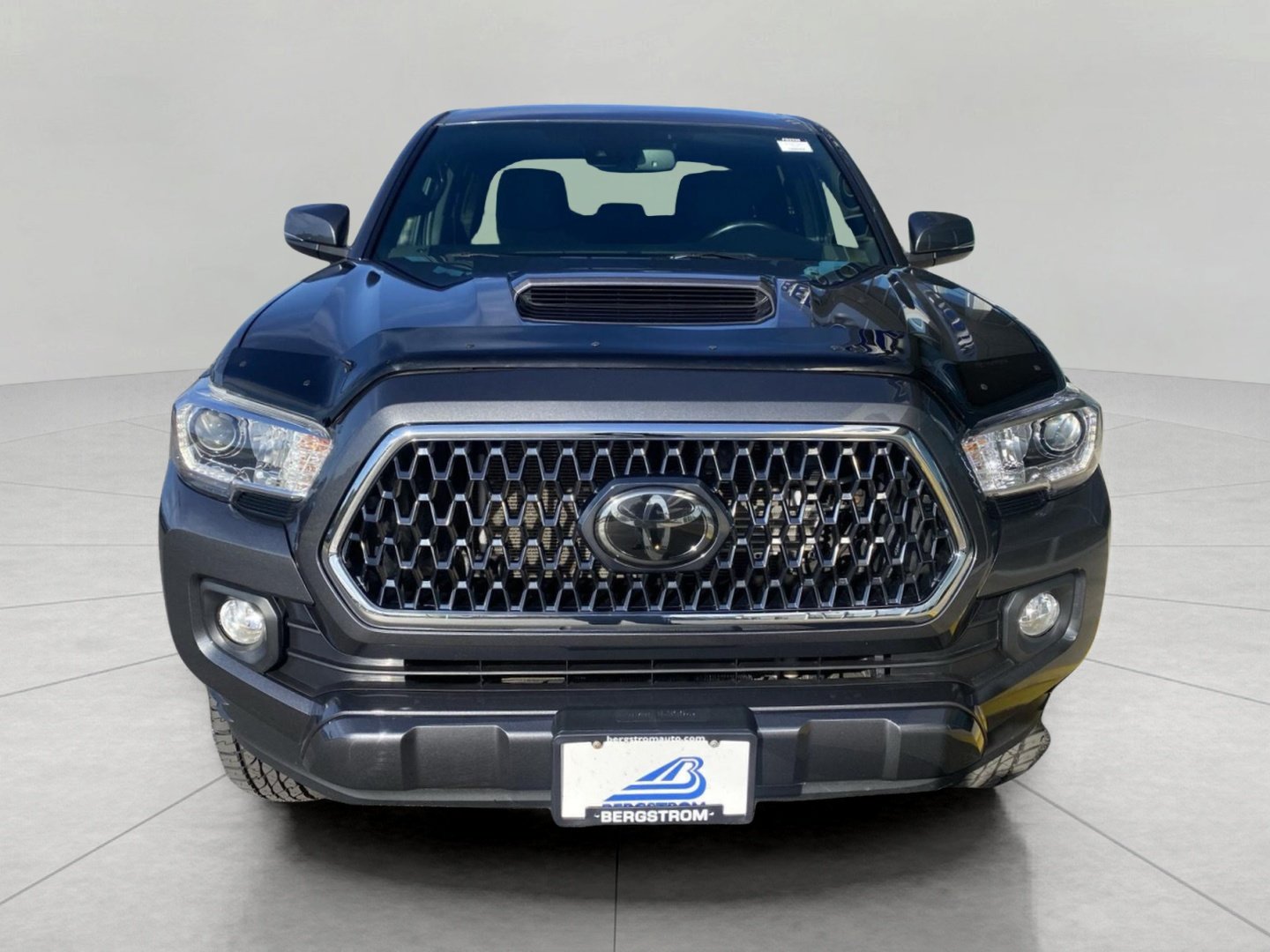 Used 2019 Toyota Tacoma SR5 AWD/4WD image 3