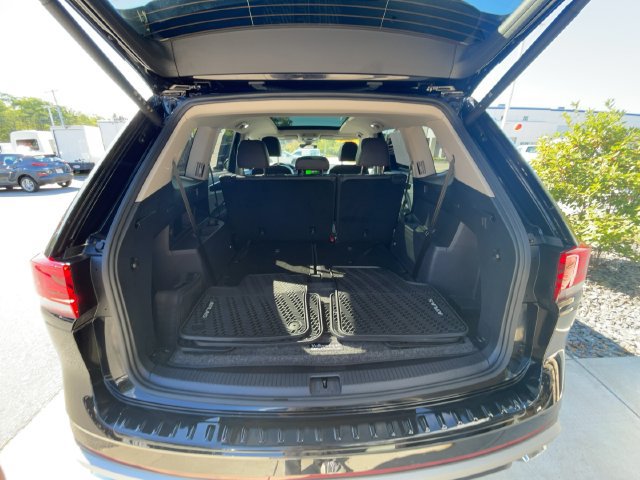 Used 2024 Volkswagen Atlas Peak Edition SE AWD/4WD image 11