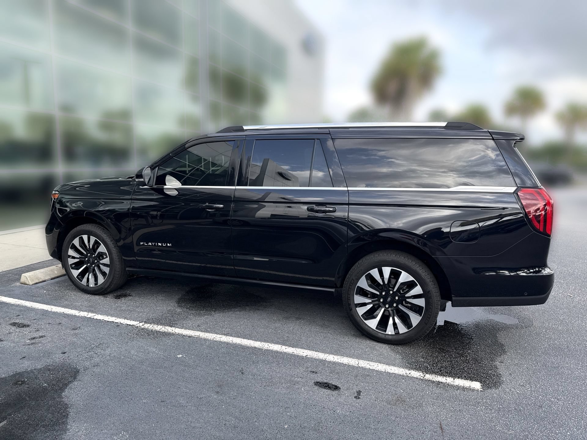 Certified 2025 Ford Expedition Max Platinum w/ Driver's Package AWD/4WD image 7