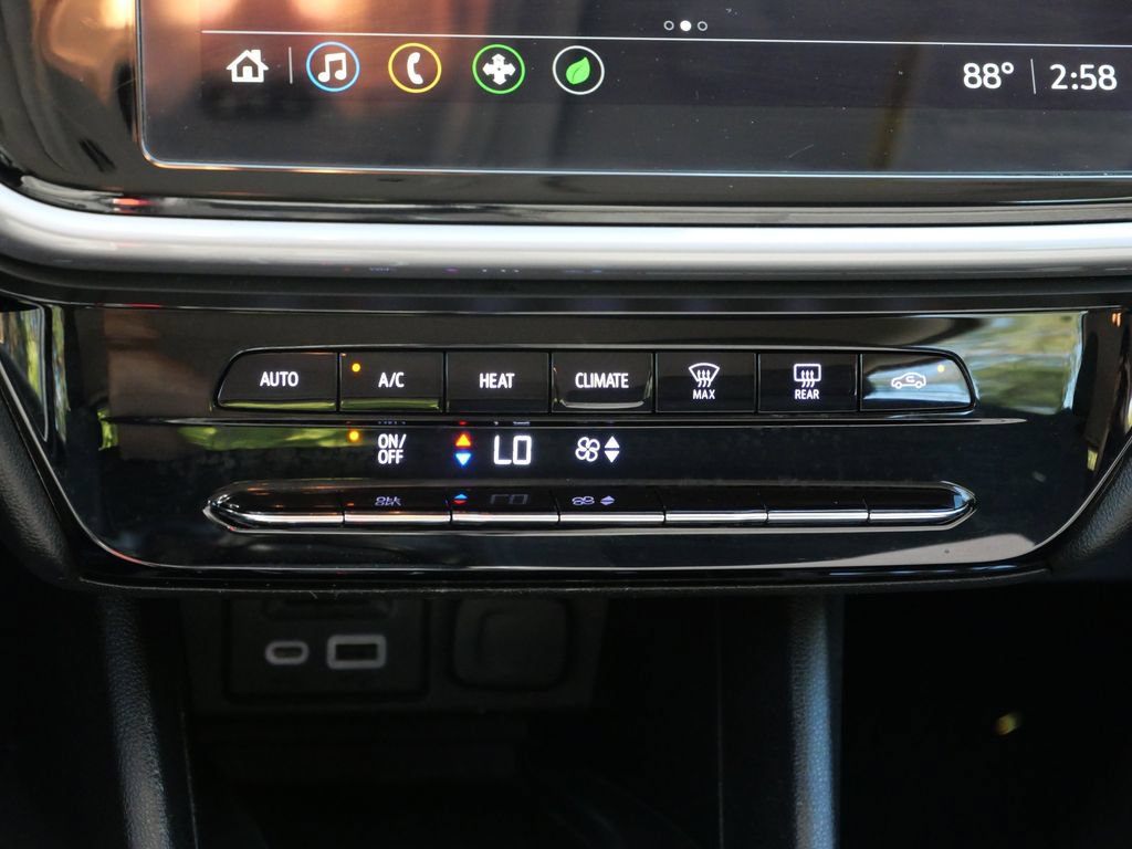 Used 2023 Chevrolet Bolt EUV LT w/ Driver Confidence Package FWD image 18