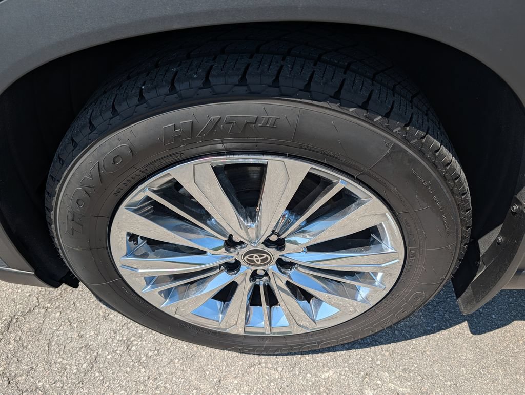 Used 2024 Toyota Grand Highlander AWD image 35