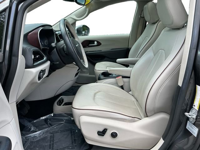 Used 2017 Chrysler Pacifica Limited FWD image 10